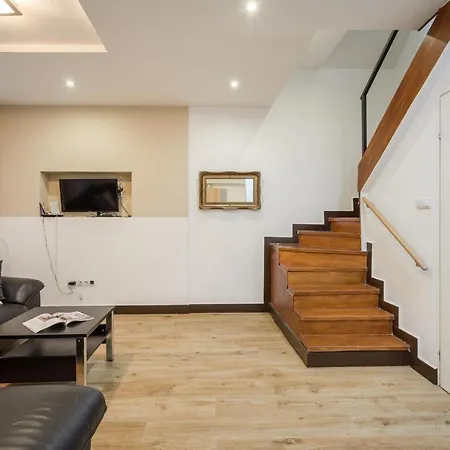 Dolly's Duplex With Free Netflix