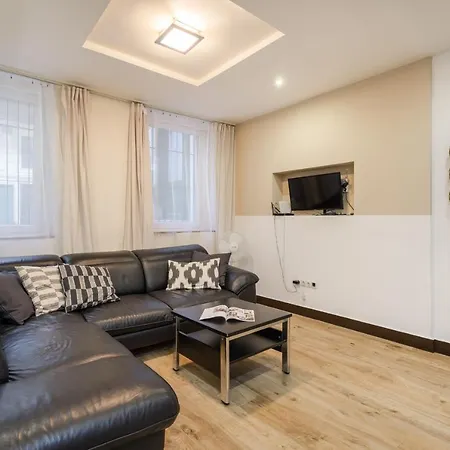 Dolly's Duplex With Free Netflix Budapest