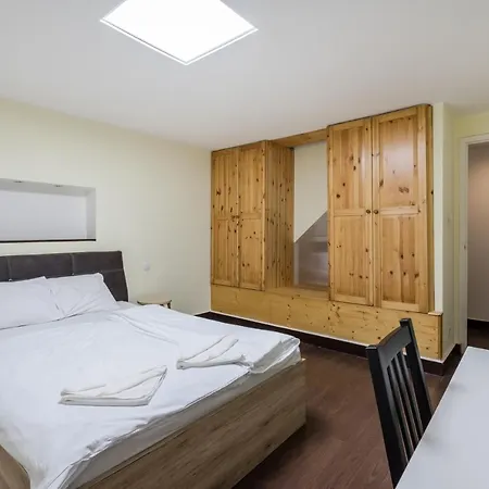 Dolly's Duplex With Free Netflix *