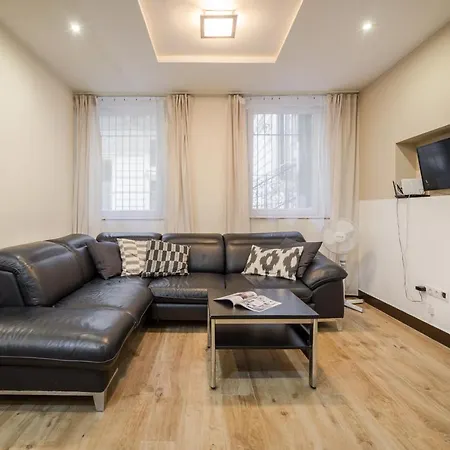 Apartment Dolly's Duplex With Free Netflix Budapest