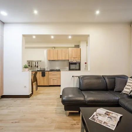 Dolly's Duplex With Free Netflix Apartment