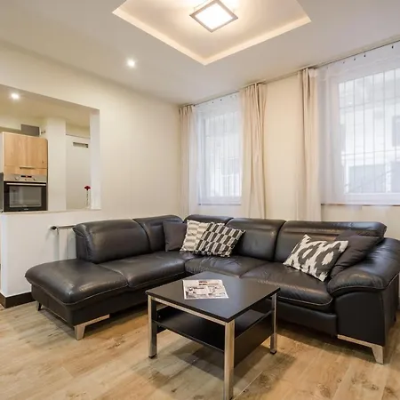 Apartment Dolly's Duplex With Free Netflix