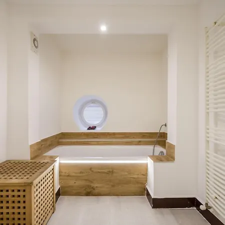 Dolly's Duplex With Free Netflix Apartment Budapest