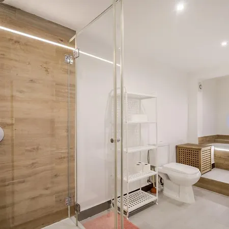 Dolly's Duplex With Free Netflix Apartment