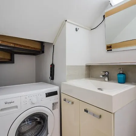 Dolly's Duplex With Free Netflix Budapest
