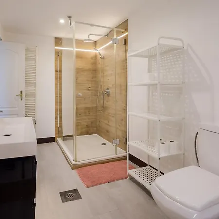 Apartment Dolly's Duplex With Free Netflix Budapest